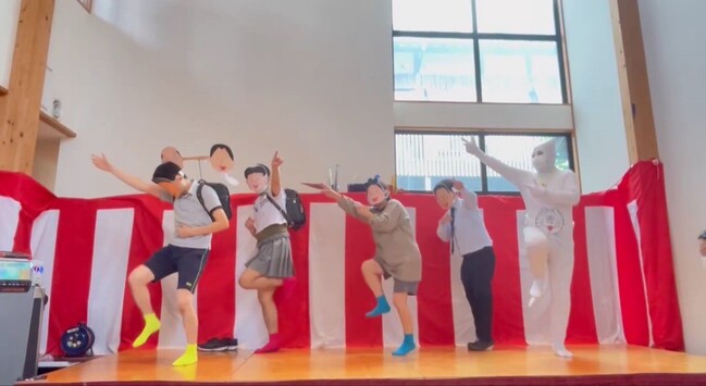 小規模特養とグループホーム飯山が合同で敬老会を開催しました。